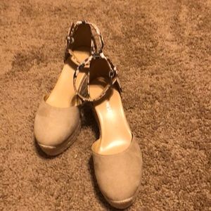 Nine West women’s shoes size 6M.